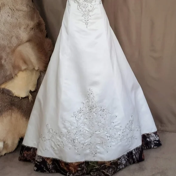 Camo Mossy Oak Ivory Wedding Dress size 16 is available for purchase on au  PAY Market - Imported Goods Online Store Co.Ltd. | au PAY Market - Online  Shopping Site